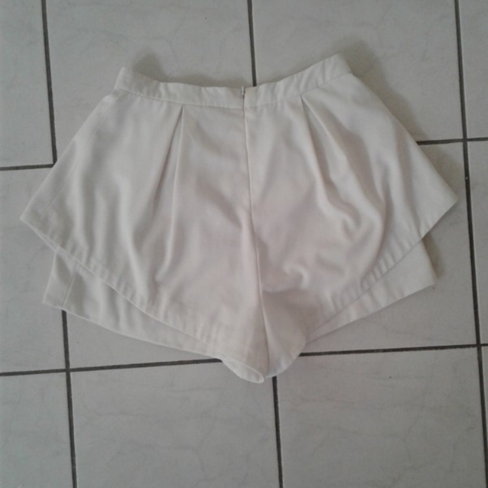 DO+BE White Fashion Shorts Juniors M